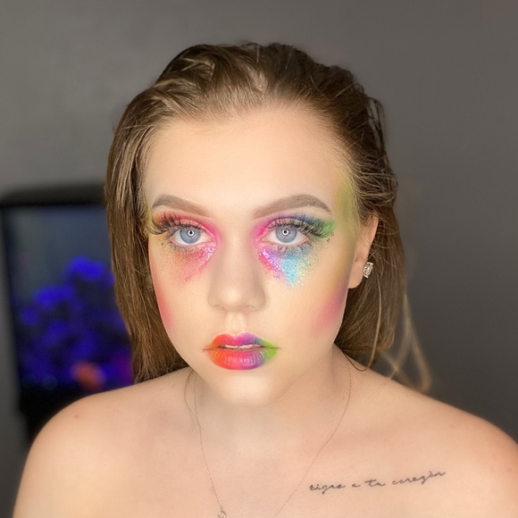 Meet your Posher, Micaela - Picture 2 of 8